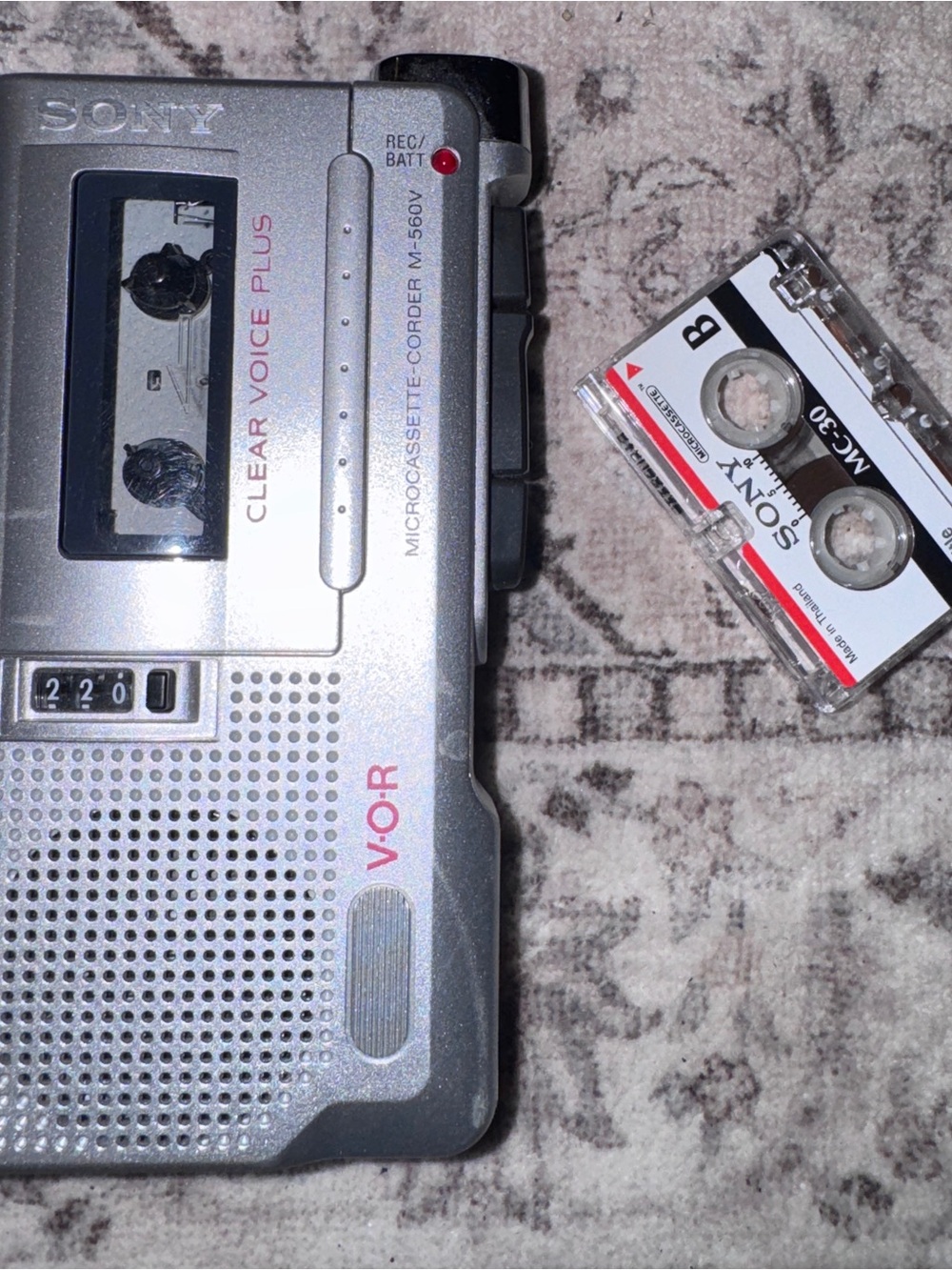 Sony M-560V Microcassette-Corder Clear Voice Plus VOR Handheld Recorder